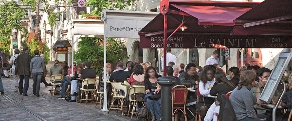 Shopping and leisure in Paris at the Bercy Village