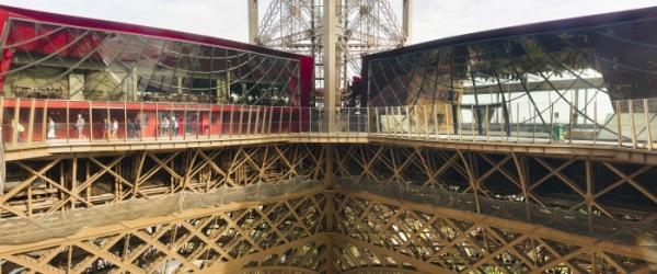 Tour Eiffel, 1er étage, le grand frisson à 57 mètres